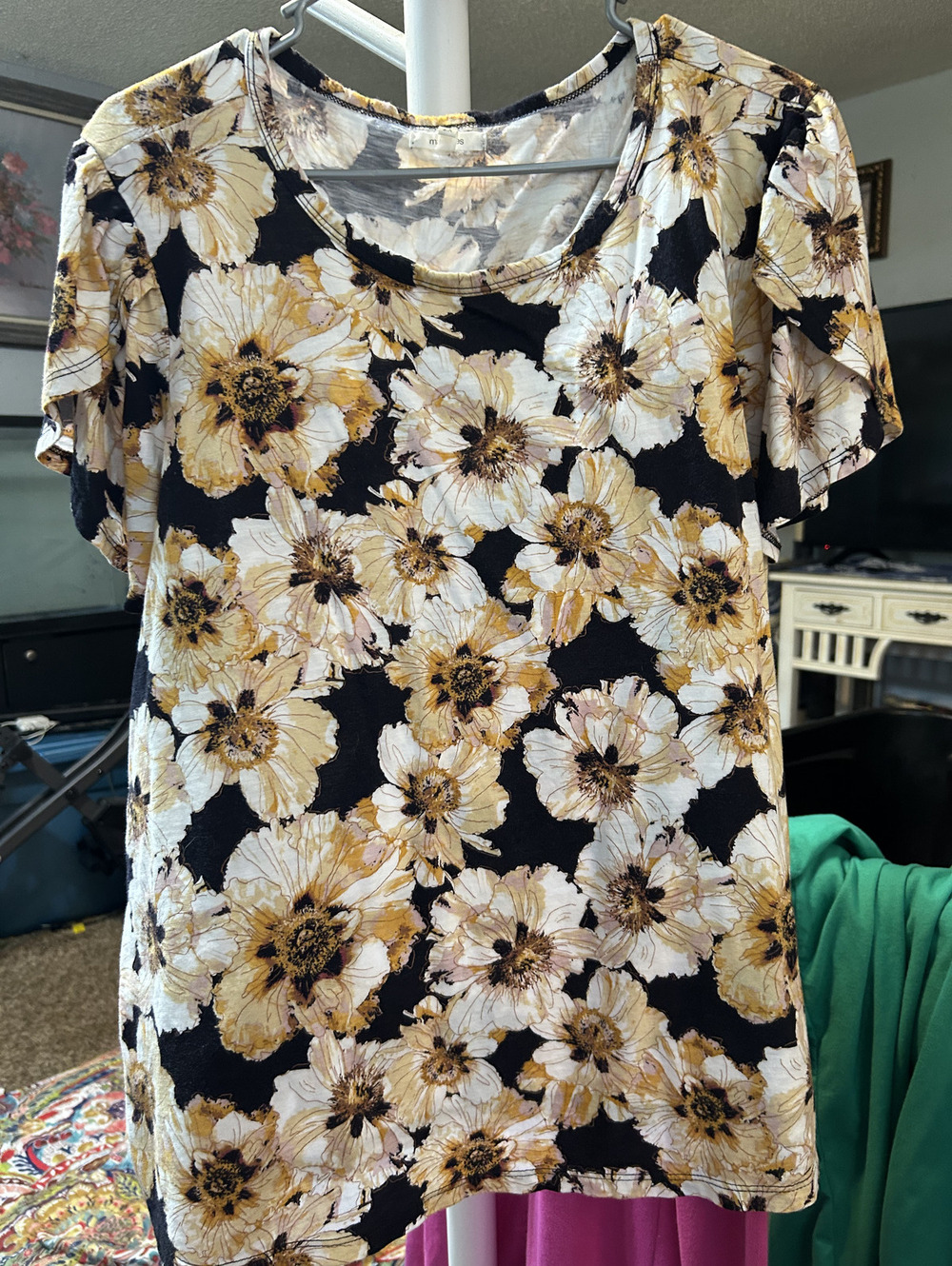 Maurices Women's Plus Size 2X Black Floral Short Sleeve Top